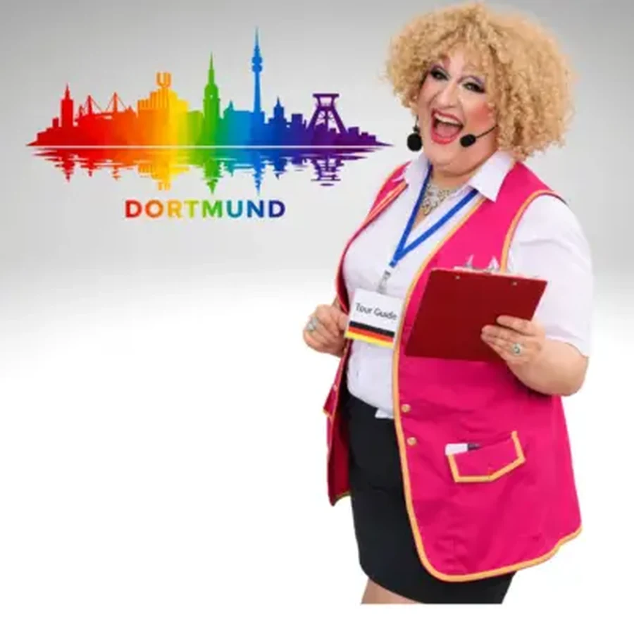 Carla Gold als Stadtführerin vor einer Dortmunder Skyline