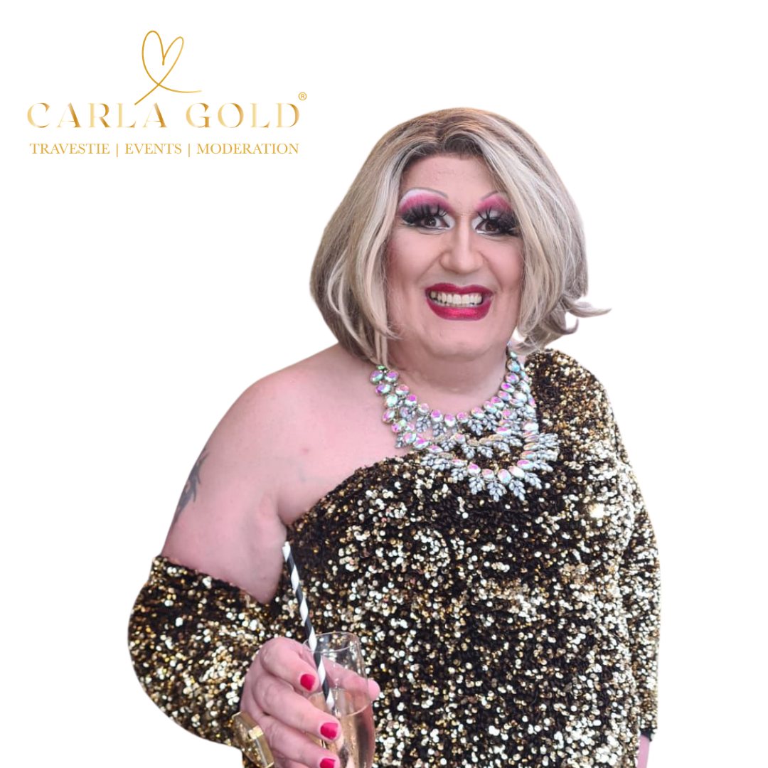 Carla Gold im goldenen Glitzerkleid mit Glas