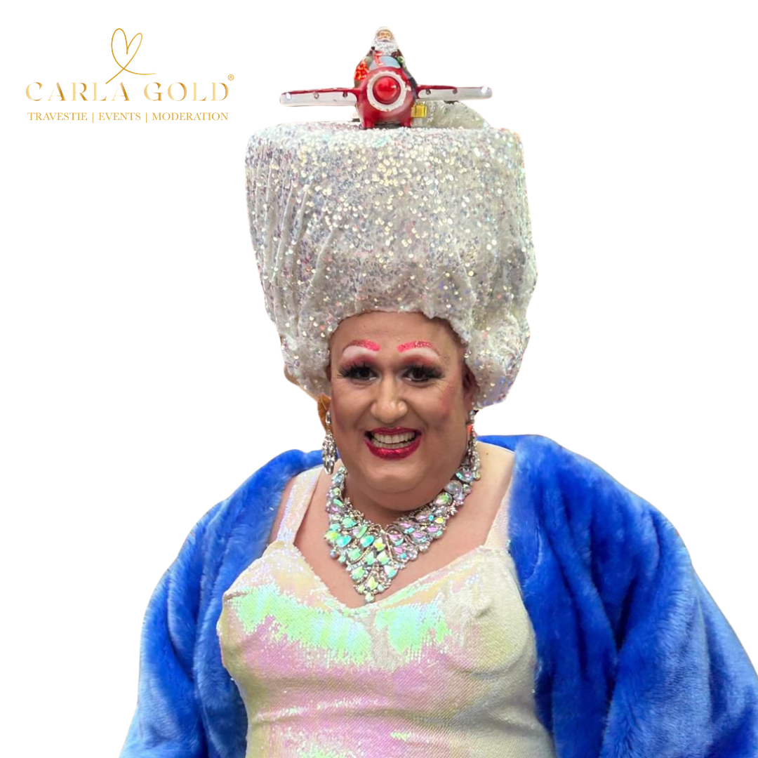 Carla Gold im extravaganten Weihnachtskostüm mit großer festlicher Kopfbedeckung ✨🎄